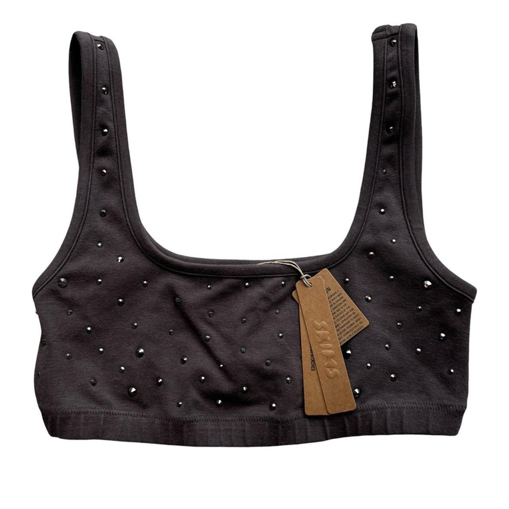NWT SKIMS outdoor rhinestone wide neck
Bralette in the color chalk grey!! XXS